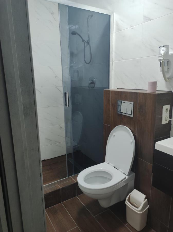 Apartment On Zarwanska Street คาเมียเนตส์-โปดิลสกี ภายนอก รูปภาพ